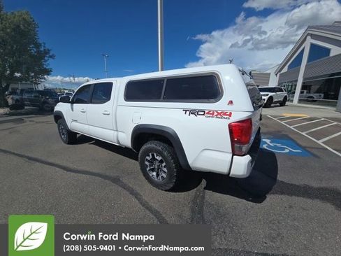 Used 2017 Toyota Tacoma TRD Off-Road image 6