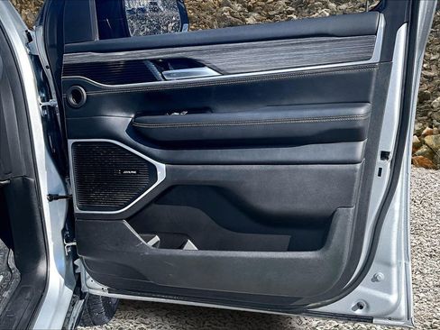 Used 2024 Jeep Wagoneer Series III image 19