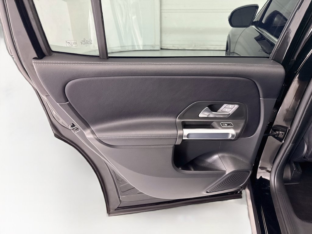 Used 2023 Mercedes-Benz GLB 250 image 25