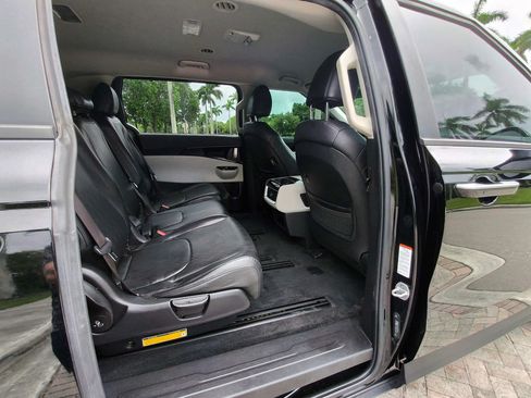 Used 2022 Kia Carnival EX FWD image 37