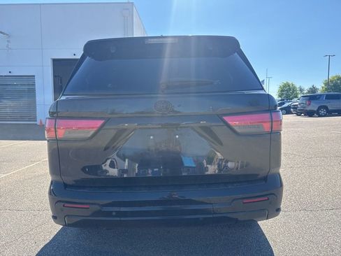 Used 2024 Toyota Sequoia Platinum AWD/4WD image 10