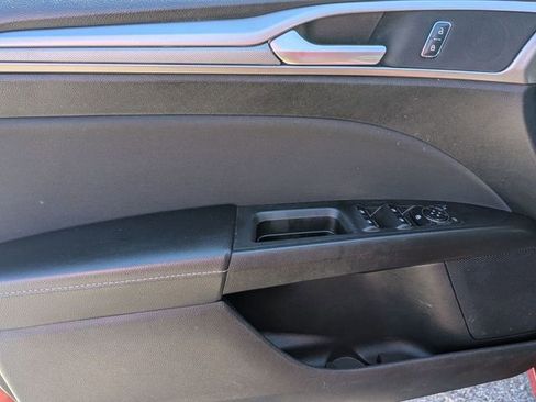 Used 2018 Ford Fusion SE w/ Fusion SE Technology Package FWD image 14