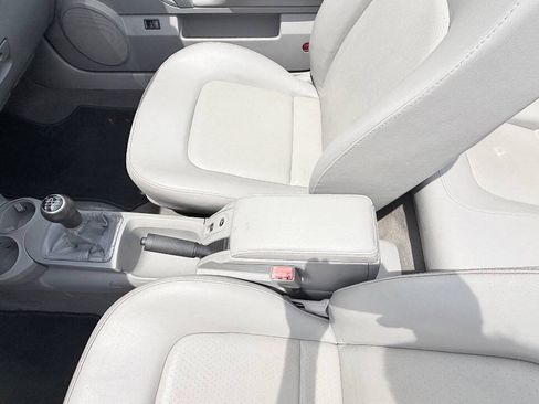 Used 2004 Volkswagen Beetle GLS FWD image 63