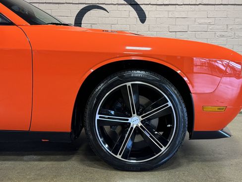 Used 2009 Dodge Challenger R/T w/ Electronics Convenience Group RWD image 19