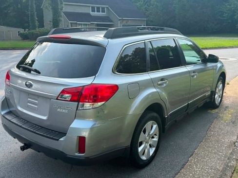 Used 2010 Subaru Outback 2.5i Premium AWD/4WD image 7