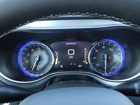 New 2026 Chrysler Pacifica Limited w/ Uconnect Theater Family Group image 39