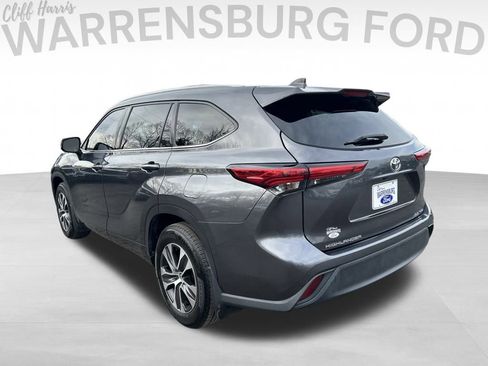 Used 2022 Toyota Highlander XLE image 5