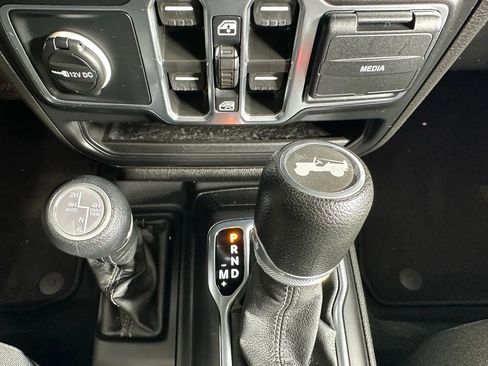 Used 2024 Jeep Wrangler Unlimited w/ Convenience Group image 20