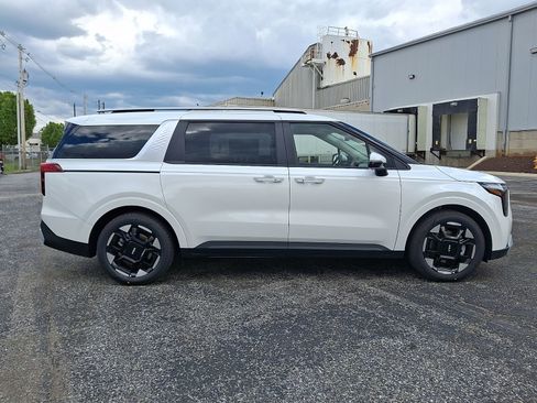 New 2026 Kia Carnival EX FWD image 9