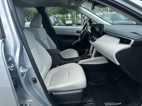 Used 2025 Toyota Corolla Cross L FWD image 17