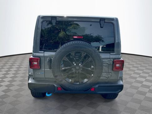 Used 2022 Jeep Wrangler Unlimited Sahara w/ Cold Weather Group AWD/4WD image 7