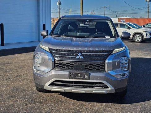 Used 2022 Mitsubishi Outlander SE image 3