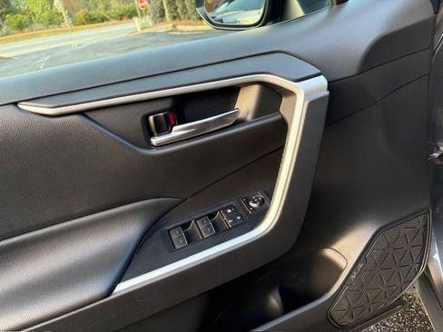 Used 2022 Toyota RAV4 XLE Premium image 25