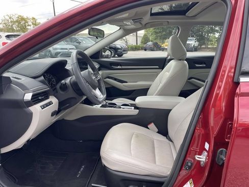 Used 2024 Nissan Altima 2.5 SL FWD image 15