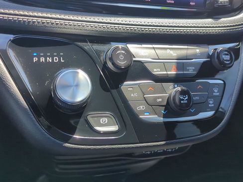 Used 2023 Chrysler Pacifica Touring-L w/ S Appearance Package FWD image 27