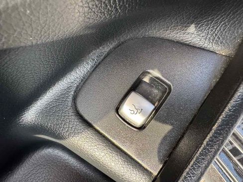 Used 2017 Mercedes-Benz E 300 4MATIC image 26