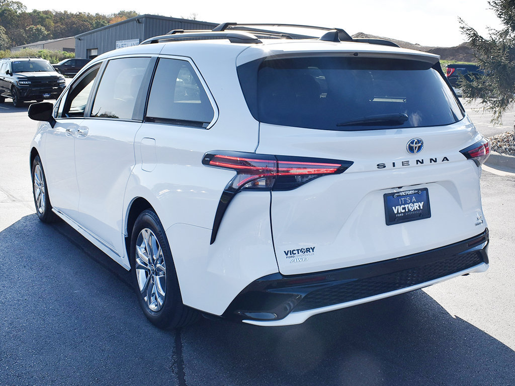 Used 2023 Toyota Sienna XSE w/ XSE Plus Package AWD/4WD image 3