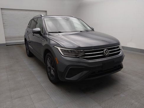 Used 2023 Volkswagen Tiguan SE AWD/4WD image 13