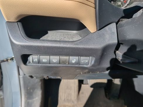 Used 2021 Toyota RAV4 XLE Premium image 25