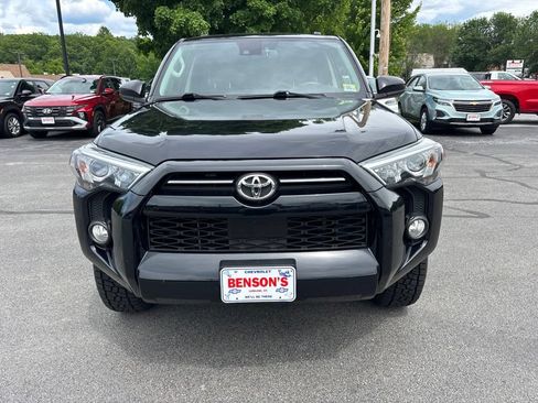 Used 2020 Toyota 4Runner SR5 AWD/4WD image 8