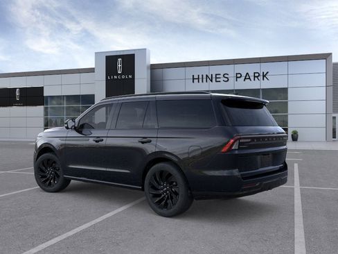 New 2026 Lincoln Navigator Reserve w/ Jet Appearance Package AWD/4WD image 4