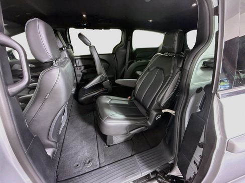 Used 2026 Chrysler Pacifica Select FWD image 25