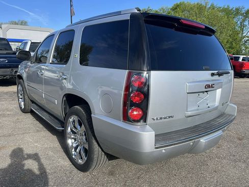 Used 2011 GMC Yukon Denali AWD/4WD image 9