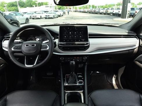 Used 2025 Jeep Compass Limited AWD/4WD image 7