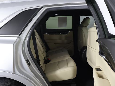 Used 2019 Cadillac XT5 AWD image 28