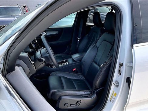 Used 2023 Volvo XC40 B4 Plus w/ Protection Package Premier image 33