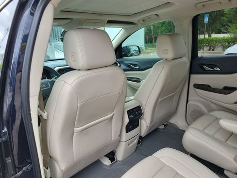 Used 2021 GMC Acadia Denali w/ Denali Technology Package FWD image 12