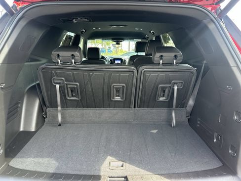Used 2023 Chevrolet Traverse Premier FWD image 33