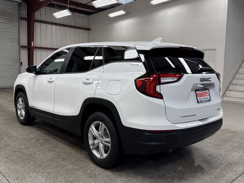Used 2024 GMC Terrain SLE image 13