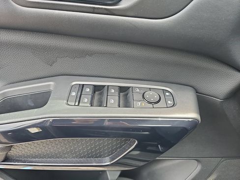 Used 2025 Nissan Pathfinder SV FWD image 26