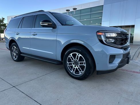 New 2025 Ford Expedition Active image 7