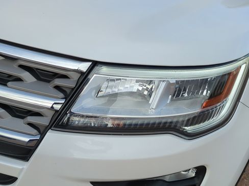 Used 2018 Ford Explorer XLT w/ Equipment Group 202A image 10