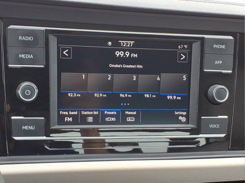 Used 2022 Volkswagen Jetta SE w/ Panoramic Sunroof Package FWD image 18