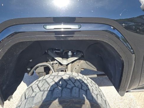 Used 2024 GMC Sierra 2500 Denali Ultimate AWD/4WD image 8