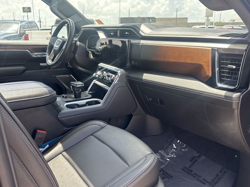 Used 2023 GMC Sierra 1500 Denali AWD/4WD image 17