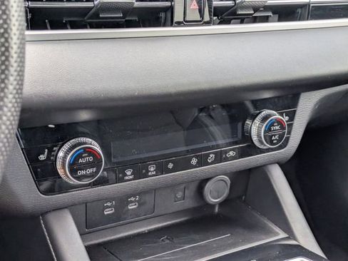 Used 2025 Mitsubishi Outlander SE FWD image 23