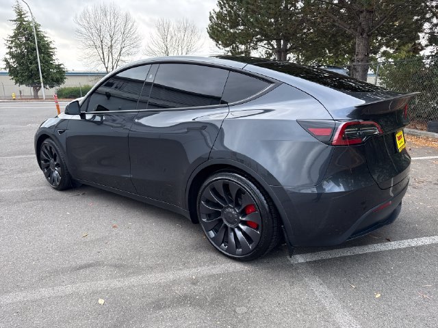Used 2024 Tesla Model Y Performance AWD/4WD image 5