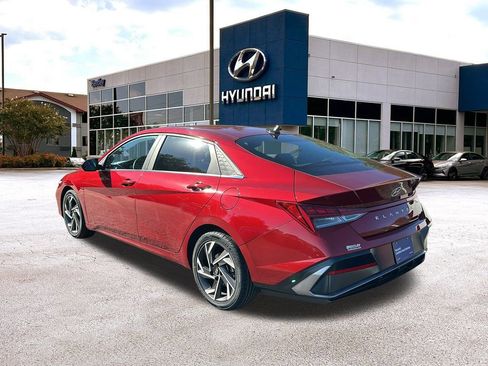 Certified 2024 Hyundai Elantra SEL w/ Convenience Package image 3