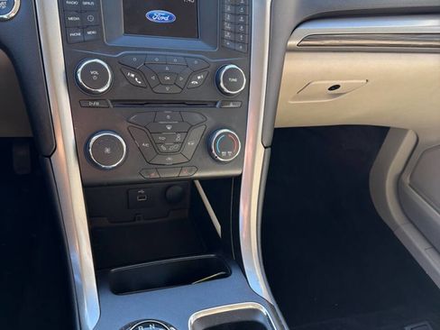 Used 2017 Ford Fusion SE image 12