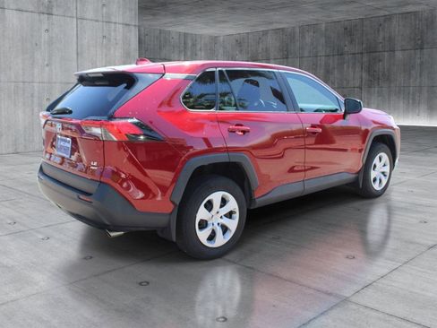 Used 2024 Toyota RAV4 LE AWD/4WD image 5