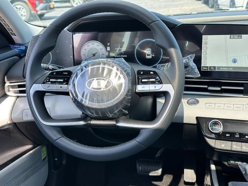 Used 2026 Hyundai Elantra Limited FWD image 7