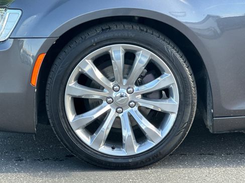 Used 2019 Chrysler 300 Limited RWD image 25