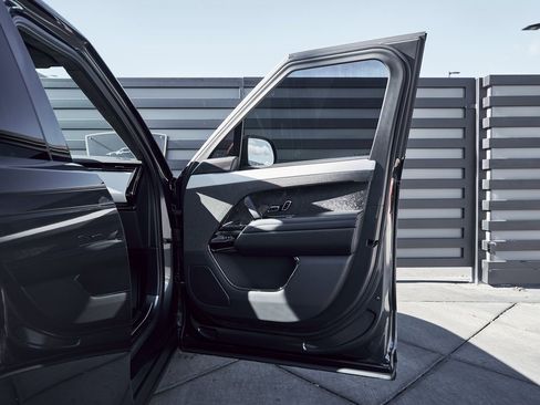 Used 2025 Land Rover Range Rover Sport Autobiography image 15