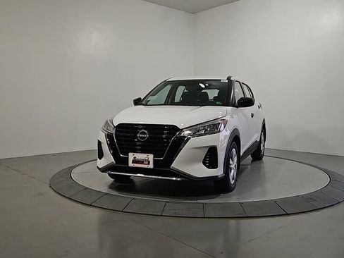New 2025 Nissan Kicks Play S image 1