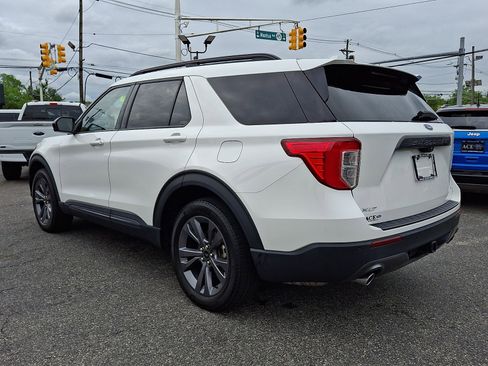 Used 2023 Ford Explorer XLT AWD/4WD image 4
