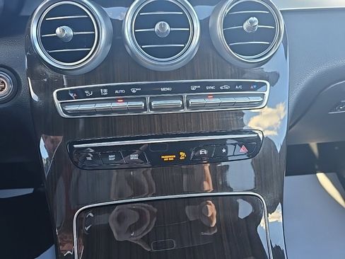 Used 2020 Mercedes-Benz GLC 300 4MATIC image 26